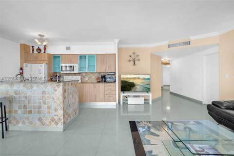 17555 Atlantic Blvd 707, Sunny Isles Beach FL - photo 7 of 37