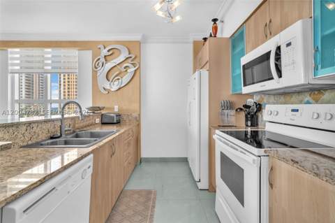 17555 Atlantic Blvd 707, Sunny Isles Beach FL - photo 8 of 37