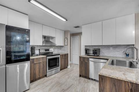 16230 NW 84th Ct, Miami Lakes FL - photo 13 of 49