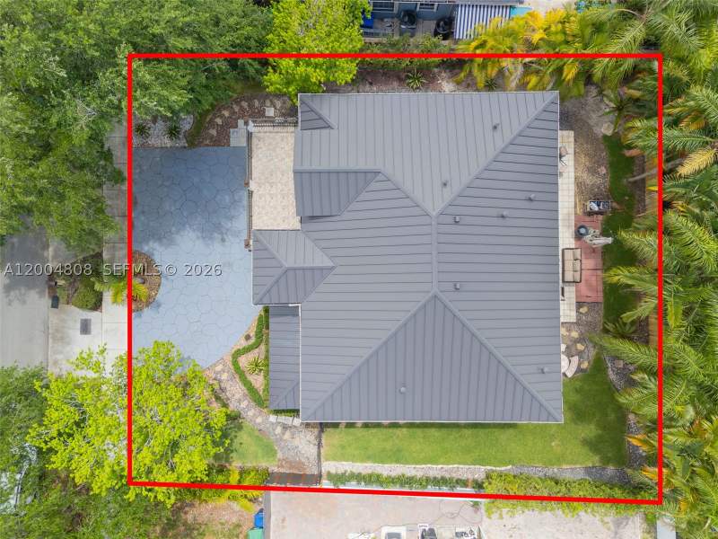 4 bedroom SingleFamilyResidence at 16230 NW 84th Ct, Royal Lakes 1st Addn, Miami Lakes — photo 4