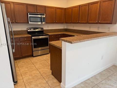 648 SE 32nd Ave 648, Homestead FL - photo 10 of 42