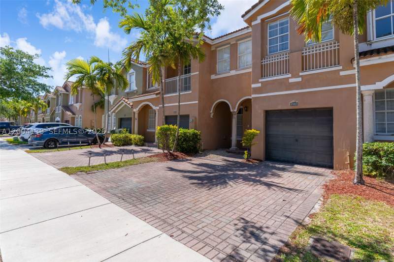 4 bedroom Townhouse at 2583 SE 13th Ct, Keys Garden, Homestead — photo 2