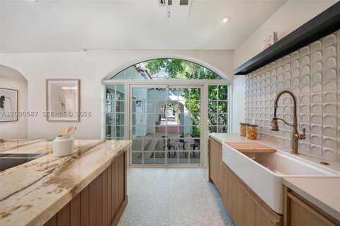 909 Roderigo Ave, Coral Gables FL - photo 10 of 34