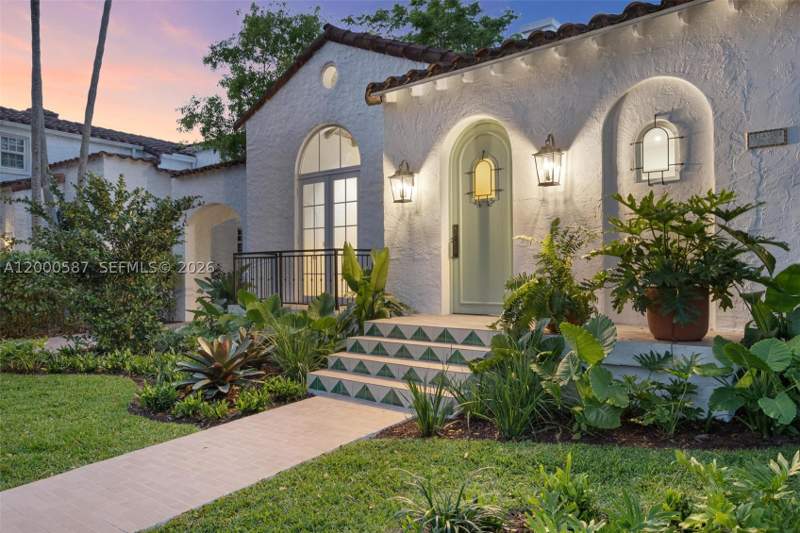 3 bedroom SingleFamilyResidence at 909 Roderigo Ave, Coral Gables C C Sec 3, Coral Gables — photo 2