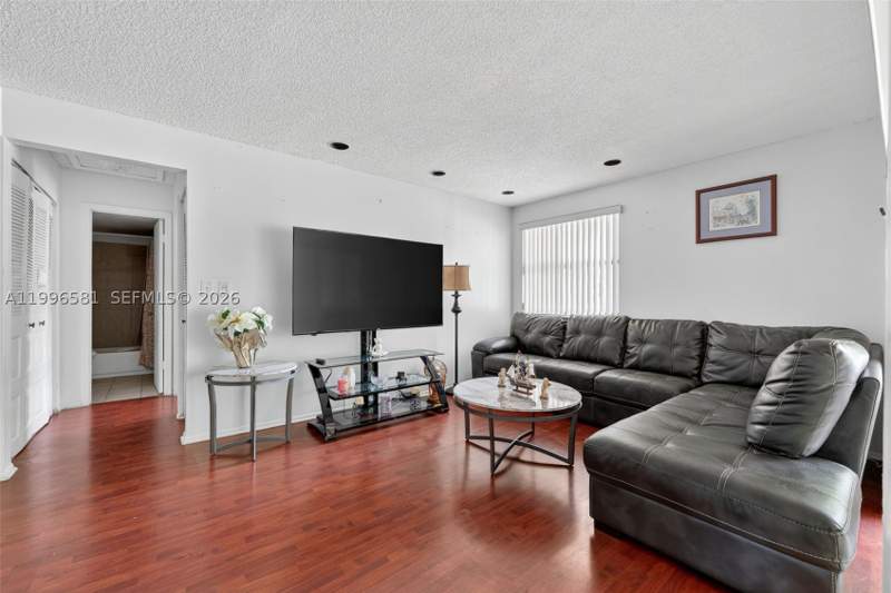 2 bedroom Condominium at 20015 NE 3rd Ct 6, Quatraine Condo I Ph I, Miami — photo 2