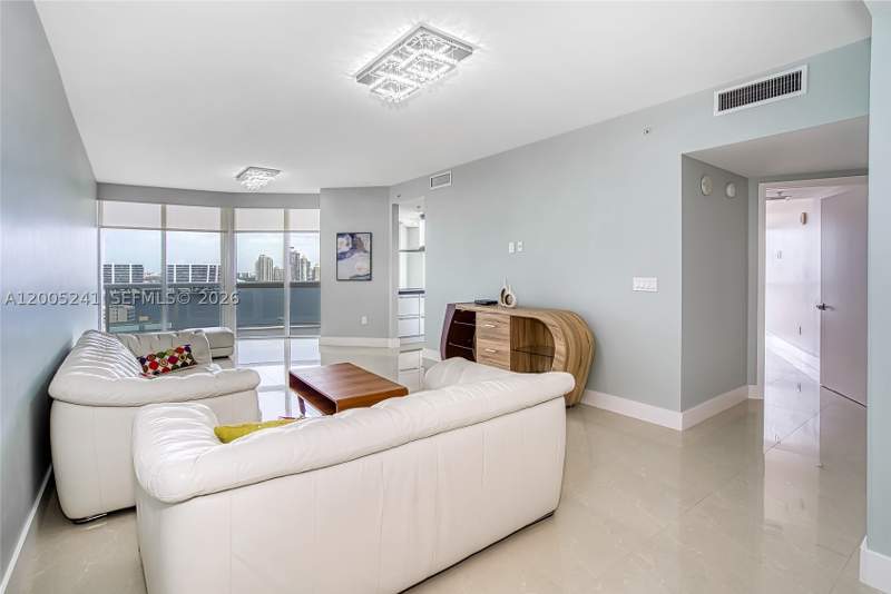 2 bedroom Condominium at 18201 Collins Ave 1701, Trump Royale Condo, Sunny Isles Beach — photo 4