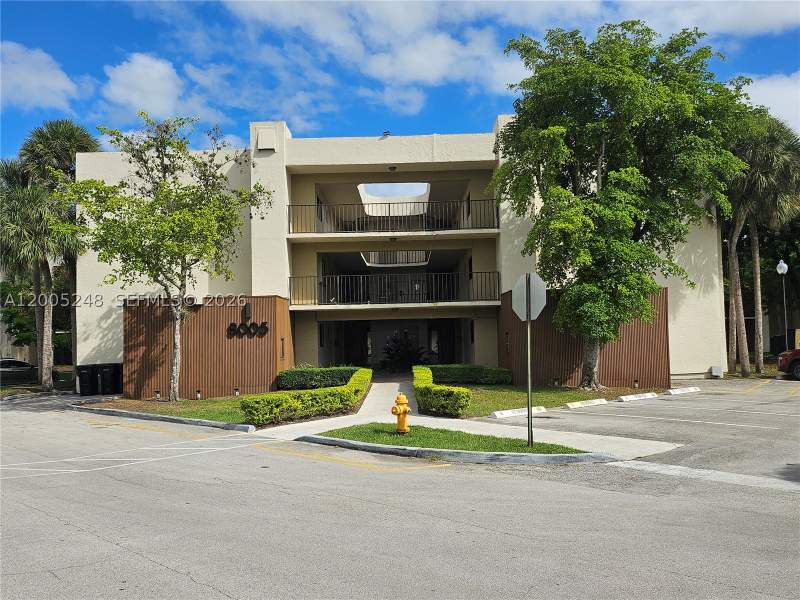 2 bedroom Condominium at 8005 SW 107th Ave 305, The Horizons Condo #6, Miami — photo 2