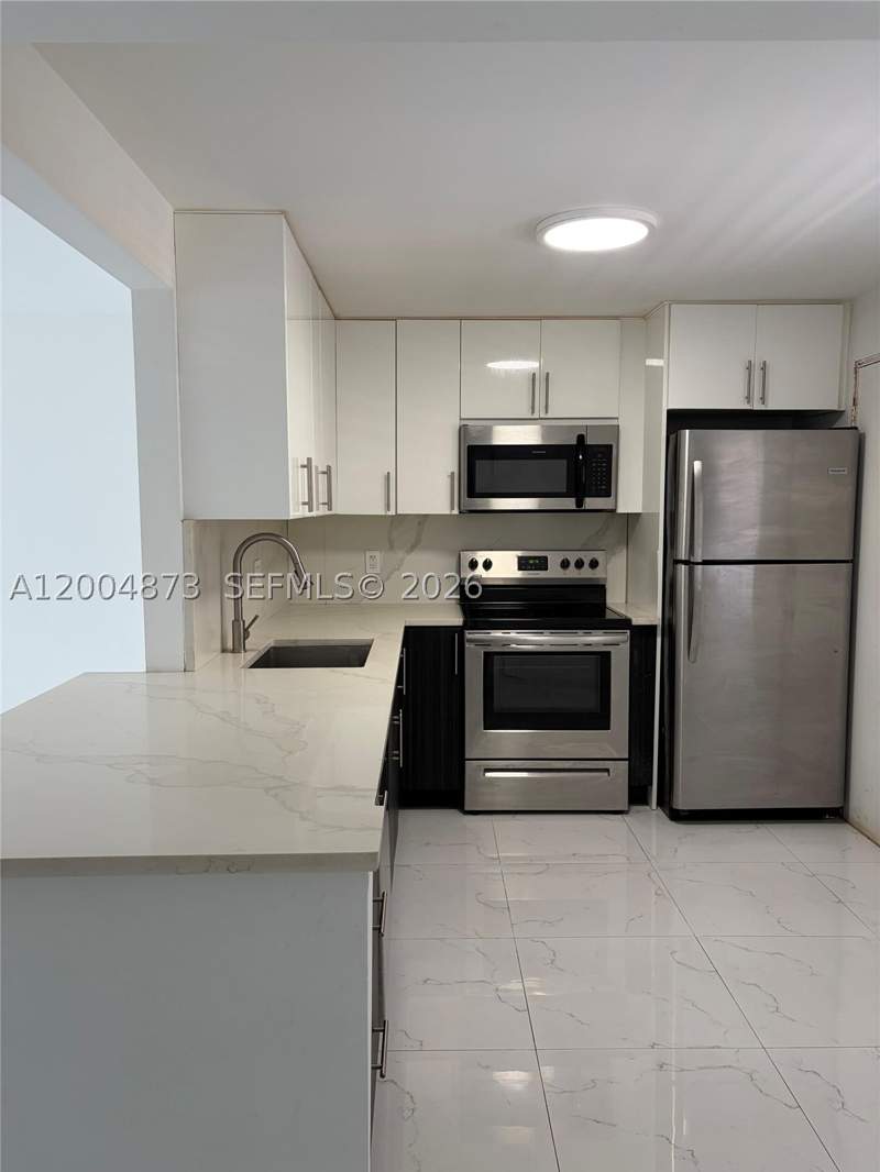 2 bedroom Condominium at 1401 NE 191st St D201, Rolling Green Condo D, Miami — photo 2