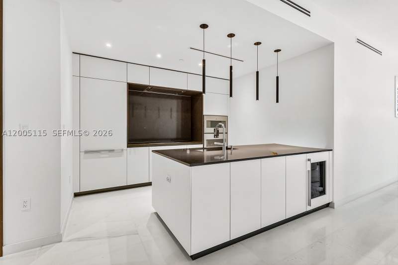 2 bedroom Condominium at 300 Biscayne Blvd Way 1002, Aston Martin, Miami — photo 2
