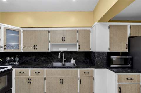 3694 NW 20th St, Miami FL - photo 14 of 23