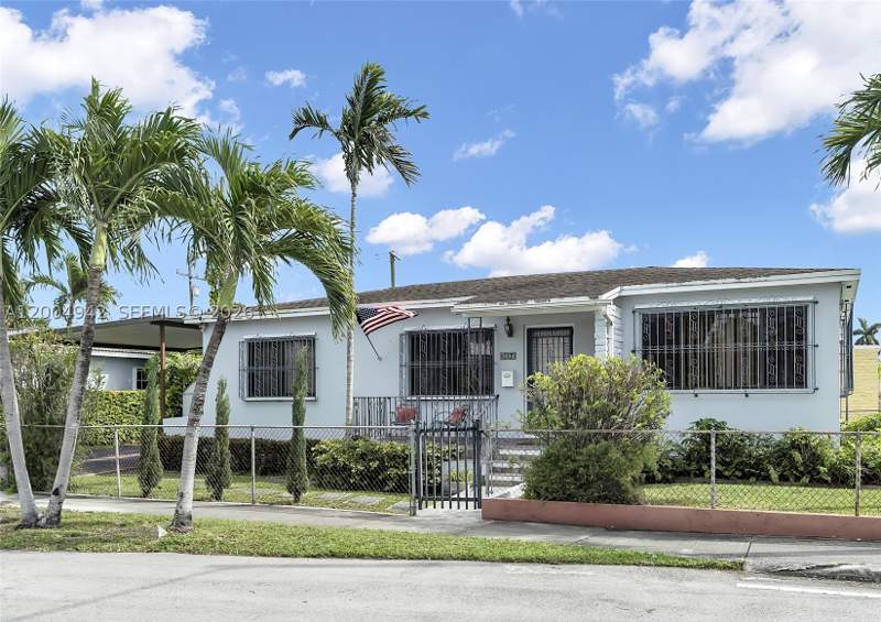 2 bedroom SingleFamilyResidence at 3694 NW 20th St, Grapeland Heights Sec 2, Miami — photo 2