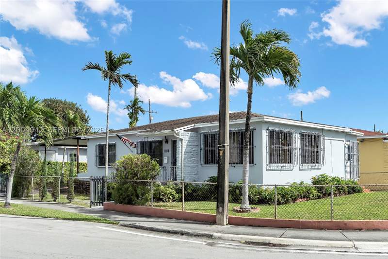 2 bedroom SingleFamilyResidence at 3694 NW 20th St, Grapeland Heights Sec 2, Miami — photo 3