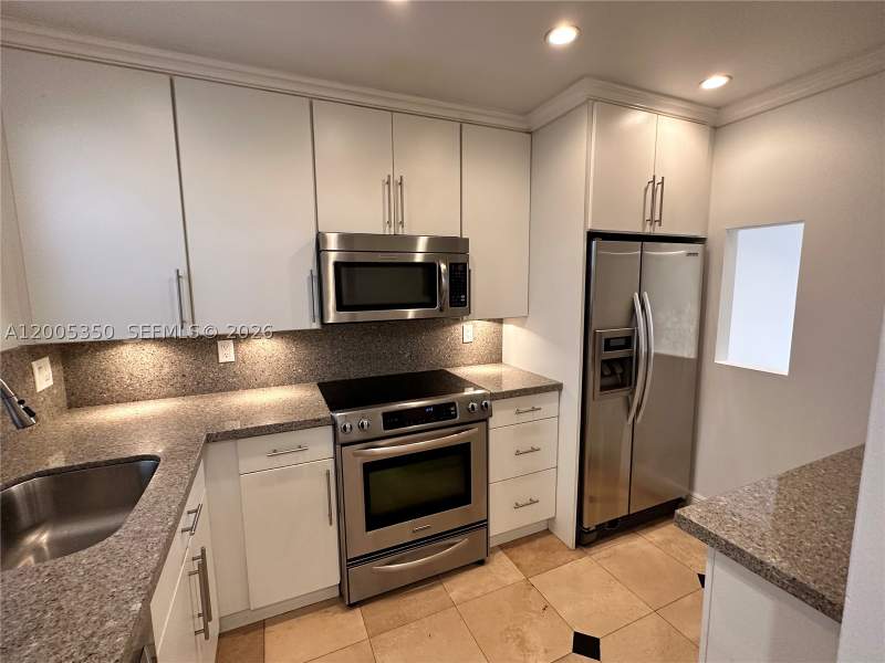 2 bedroom Condominium at 1250 Lincoln Rd 406, Lincoln West Gardens Cond, Miami Beach — photo 4