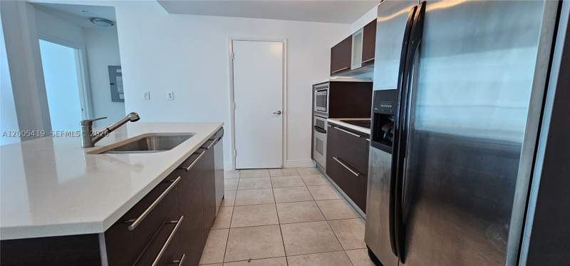 1 bedroom Condominium at 1900 N Bayshore Dr 1617, Quantum On The Bay Condo, Miami — photo 2