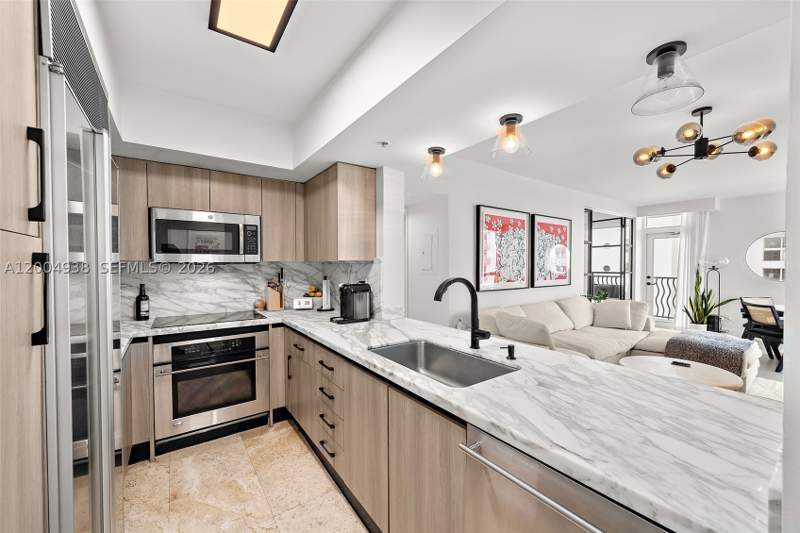 2 bedroom Condominium at 1500 Ocean Dr 607, 1500 Ocean Drive Condo, Miami Beach — photo 4