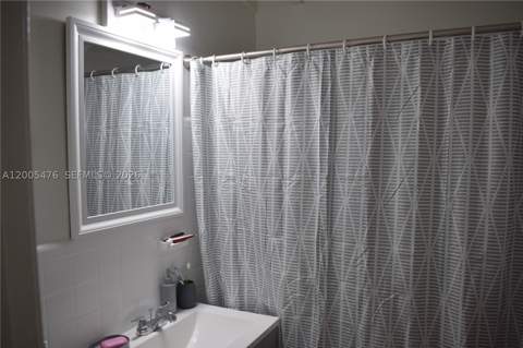 841 Hialeah Dr, Hialeah FL - photo 8 of 13