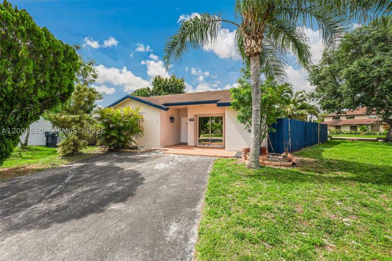3 bedroom SingleFamilyResidence at 13890 SW 43rd Ter, Bent Tree Sec 3, Miami — photo 2