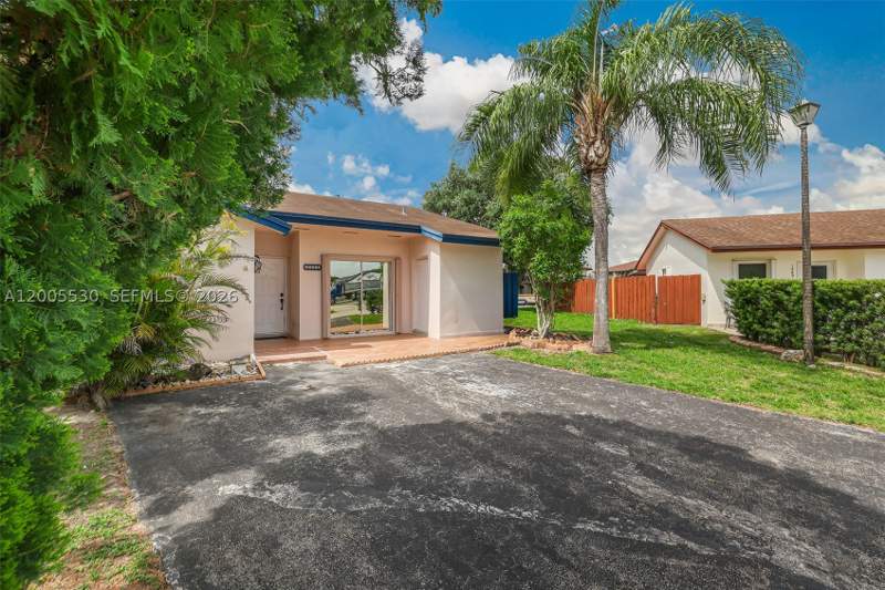 3 bedroom SingleFamilyResidence at 13890 SW 43rd Ter, Bent Tree Sec 3, Miami — photo 3