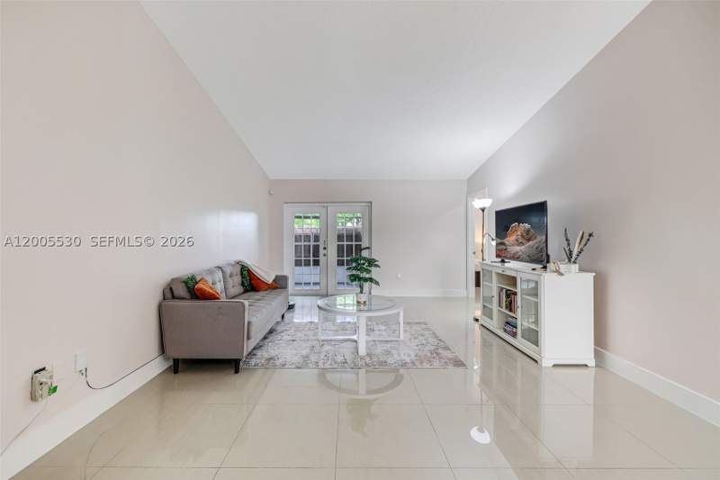3 bedroom SingleFamilyResidence at 13890 SW 43rd Ter, Bent Tree Sec 3, Miami — photo 4