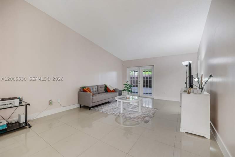 3 bedroom SingleFamilyResidence at 13890 SW 43rd Ter, Bent Tree Sec 3, Miami — photo 5