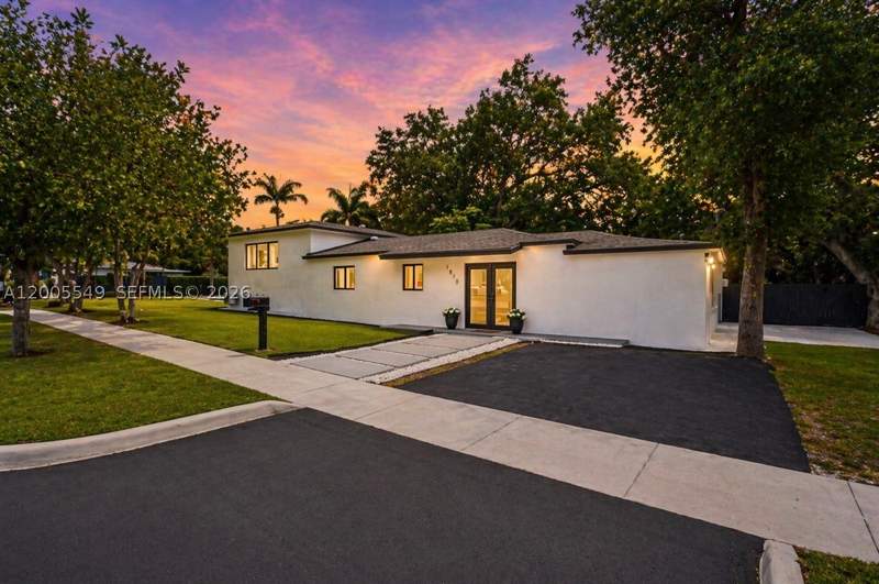 7 bedroom SingleFamilyResidence at 1810 NE 161st St, Fulford Heights, North Miami Beach — photo 2