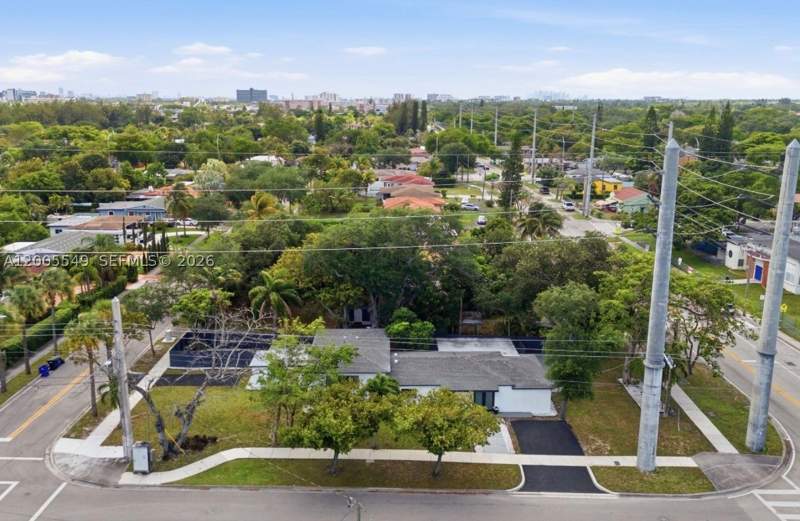 7 bedroom SingleFamilyResidence at 1810 NE 161st St, Fulford Heights, North Miami Beach — photo 5