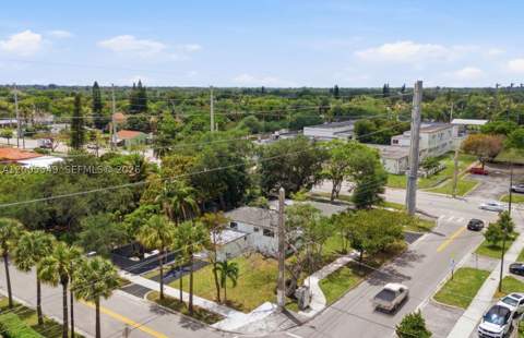 1810 NE 161st St, North Miami Beach FL - photo 6 of 35