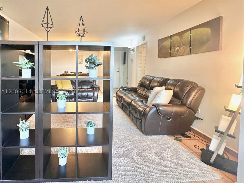 1 bedroom Condominium at 7135 Collins Ave 811, Burleigh House Condo, Miami Beach — photo 4