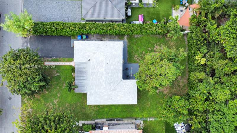 2 bedroom SingleFamilyResidence at 231 NE 43rd St, Brentwood Rev Pl, Miami — photo 2