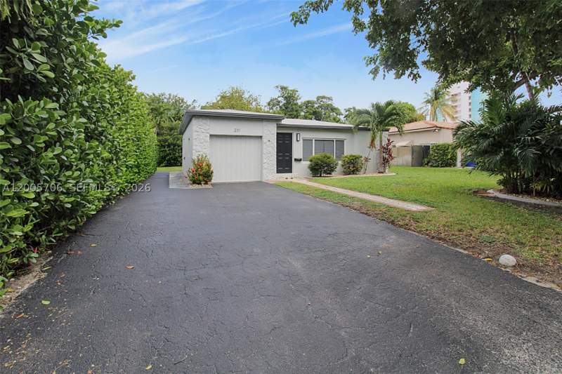 2 bedroom SingleFamilyResidence at 231 NE 43rd St, Brentwood Rev Pl, Miami — photo 3
