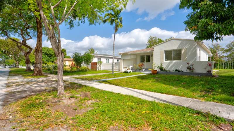 3 bedroom SingleFamilyResidence at 1921 NE 158th St, Fulford Homes, North Miami Beach — photo 2