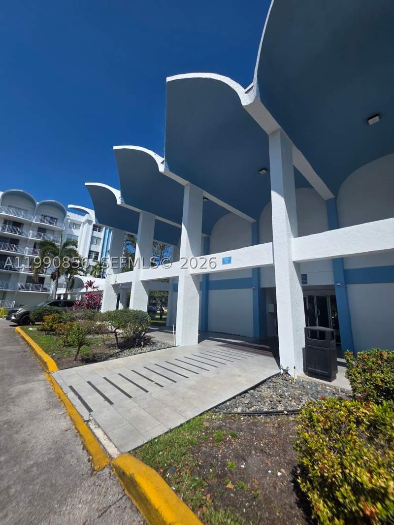 2 bedroom Condominium at 486 NW 165th St Rd B-405, Montecarlo Condo, Miami — photo 3