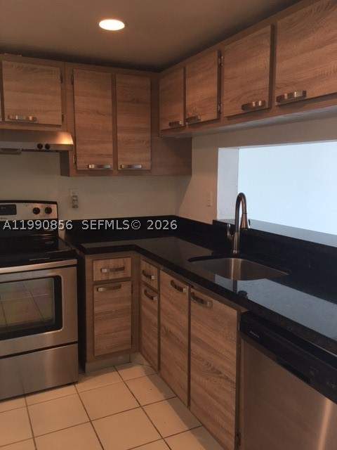 486 NW 165th St Rd B-405, Miami FL - photo 9 of 20