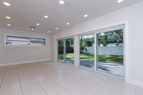 840 NE 182nd Ter, North Miami Beach FL - photo 10 of 35