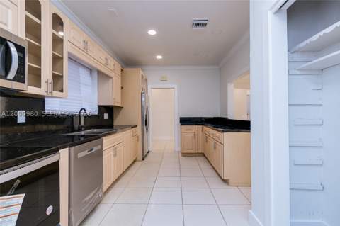 840 NE 182nd Ter, North Miami Beach FL - photo 12 of 35