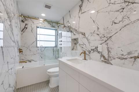 840 NE 182nd Ter, North Miami Beach FL - photo 14 of 35