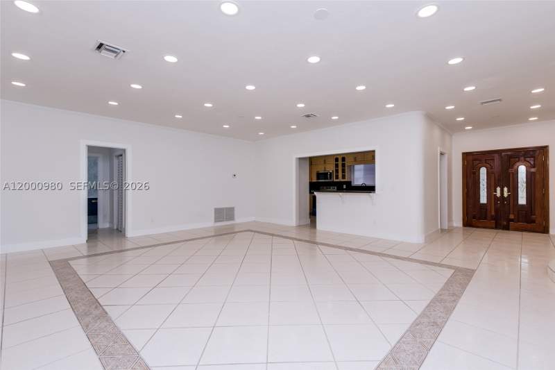 4 bedroom SingleFamilyResidence at 840 NE 182nd Ter, Pickwick Lake Estates Sec, North Miami Beach — photo 4