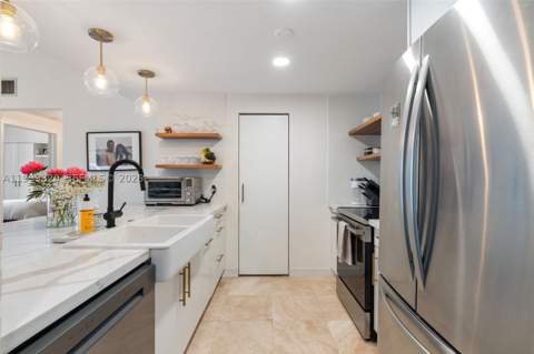 2650 SW 37th Ave 406, Miami FL - photo 9 of 30
