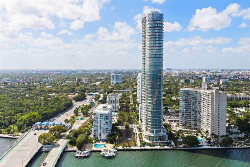 3 bedroom Condominium at 175 SE 25 Rd 2604, Una Residences, Miami — photo 2