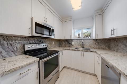 8048 SW 80 Ave 8048, Miami FL - photo 6 of 16