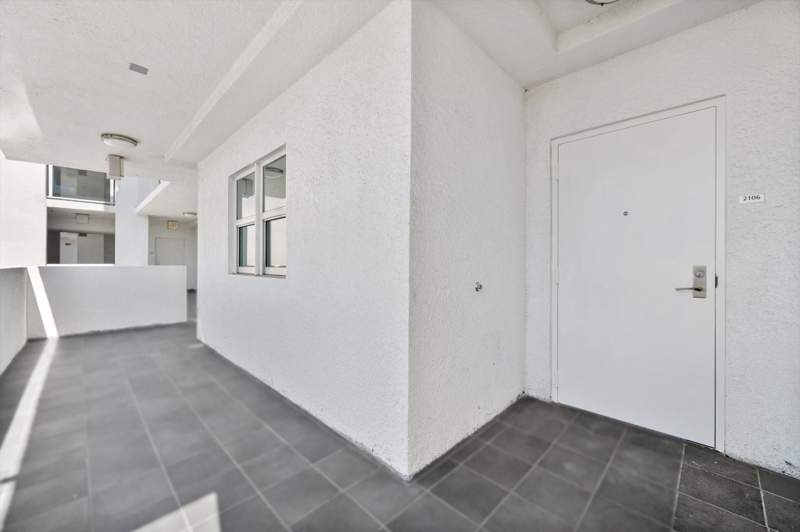 3 bedroom Condominium at 15051 Royal Oaks Lane 2106, The Oaks I Condo, North Miami — photo 2