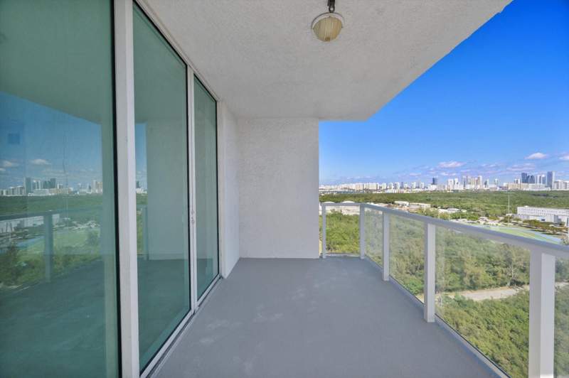 3 bedroom Condominium at 15051 Royal Oaks Lane 2106, The Oaks I Condo, North Miami — photo 3
