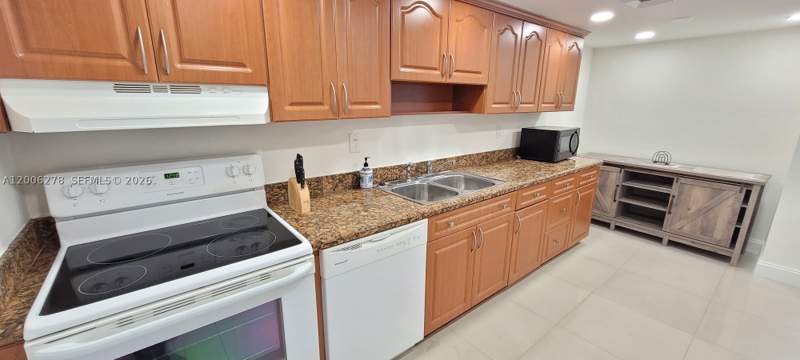 2 bedroom Condominium at 18011 Biscayne Blvd 402, Del Prado Marina, Aventura — photo 3