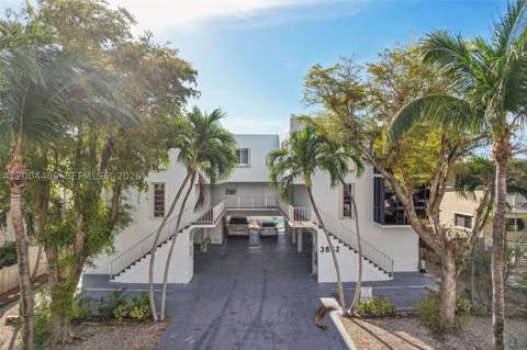 3862 NE 171st St E, North Miami Beach FL - photo 6 of 63