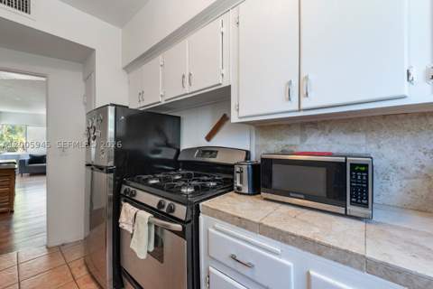 6941 Bay Dr B3, Miami Beach FL - photo 7 of 18