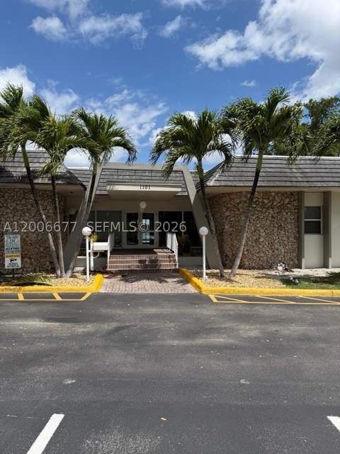 1175 NE Miami Gardens Dr 703, Miami FL - photo 12 of 35