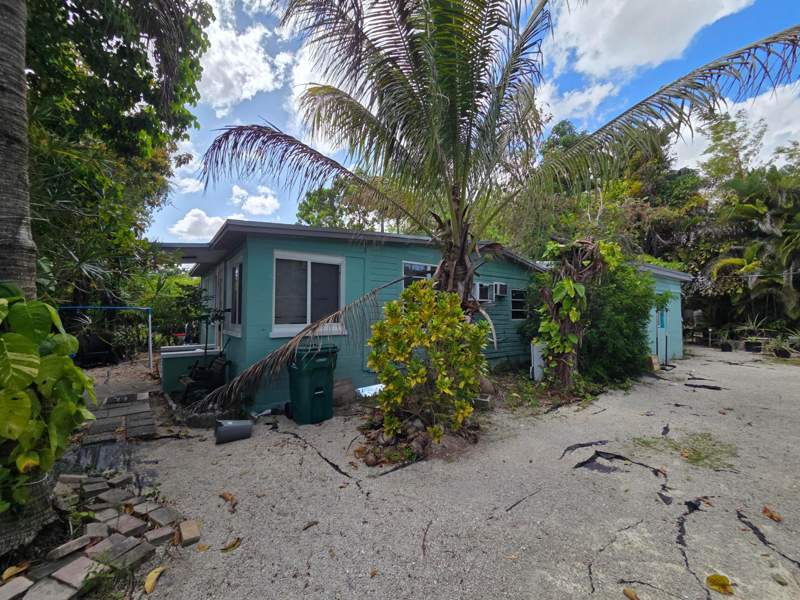 5 bedroom SingleFamilyResidence at 238 SW 1st Street, Town Of Florida City, Florida City — photo 3