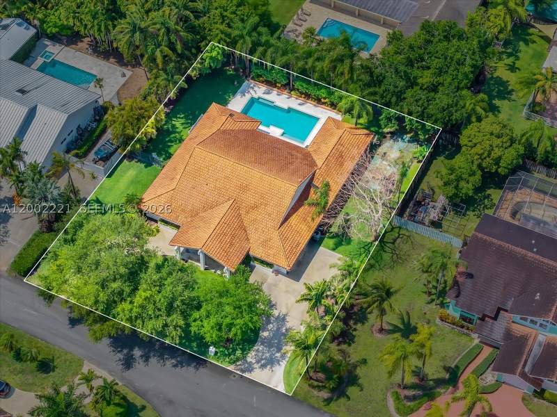 5 bedroom SingleFamilyResidence at 9941 SW 143rd St, Maylen Heights, Miami — photo 2