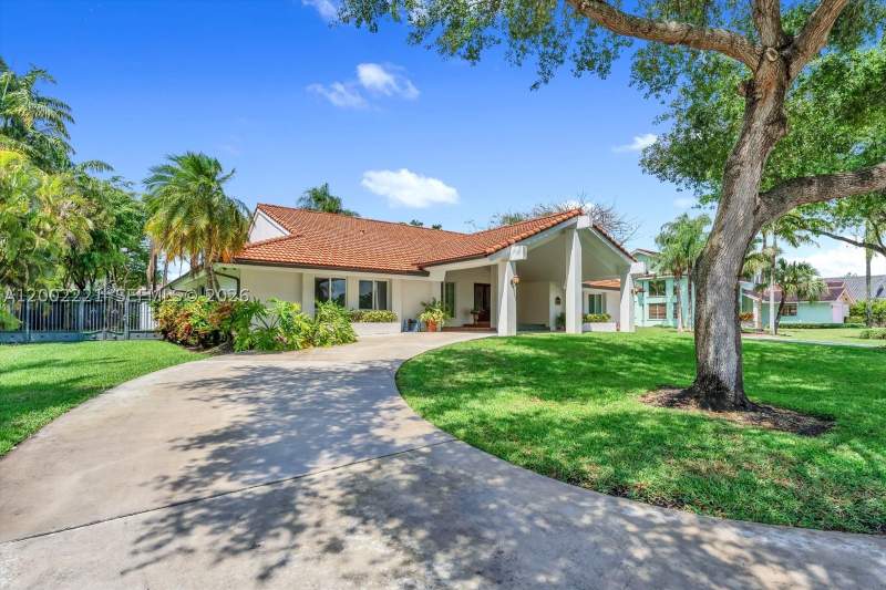 5 bedroom SingleFamilyResidence at 9941 SW 143rd St, Maylen Heights, Miami — photo 3