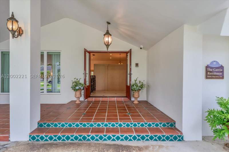 5 bedroom SingleFamilyResidence at 9941 SW 143rd St, Maylen Heights, Miami — photo 4